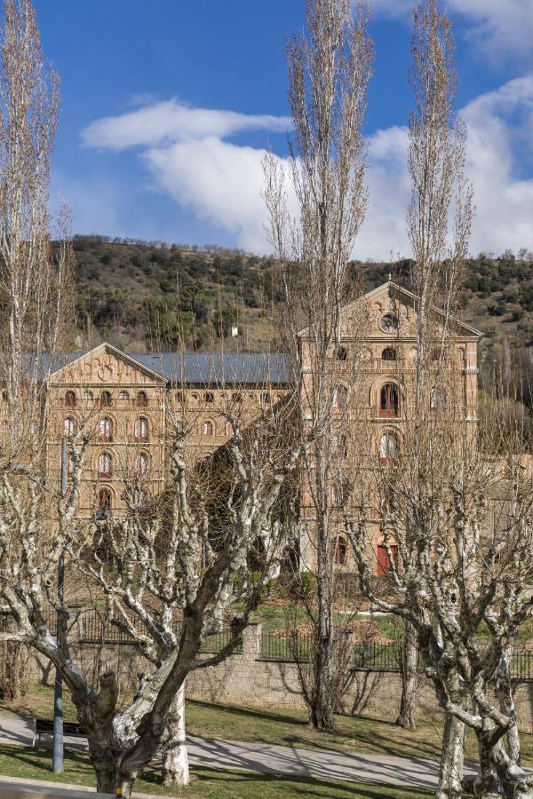 Parador De Σέου δ' Ουρζέλ Εξωτερικό φωτογραφία