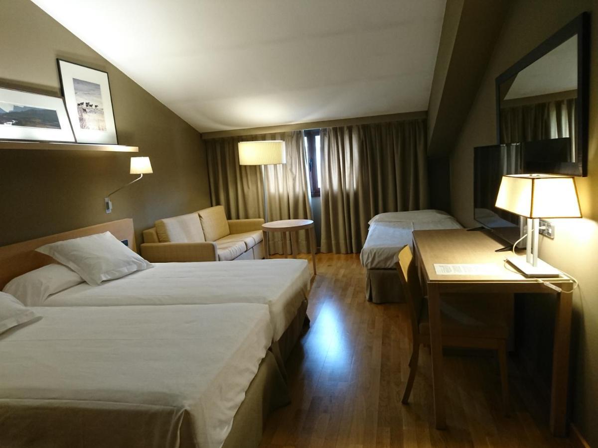 Parador De Σέου δ' Ουρζέλ Εξωτερικό φωτογραφία
