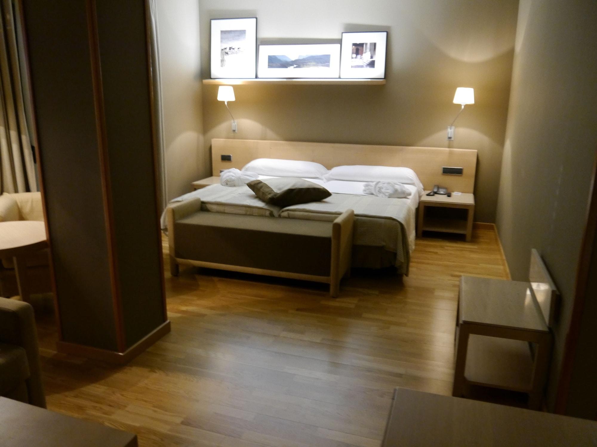 Parador De Σέου δ' Ουρζέλ Εξωτερικό φωτογραφία