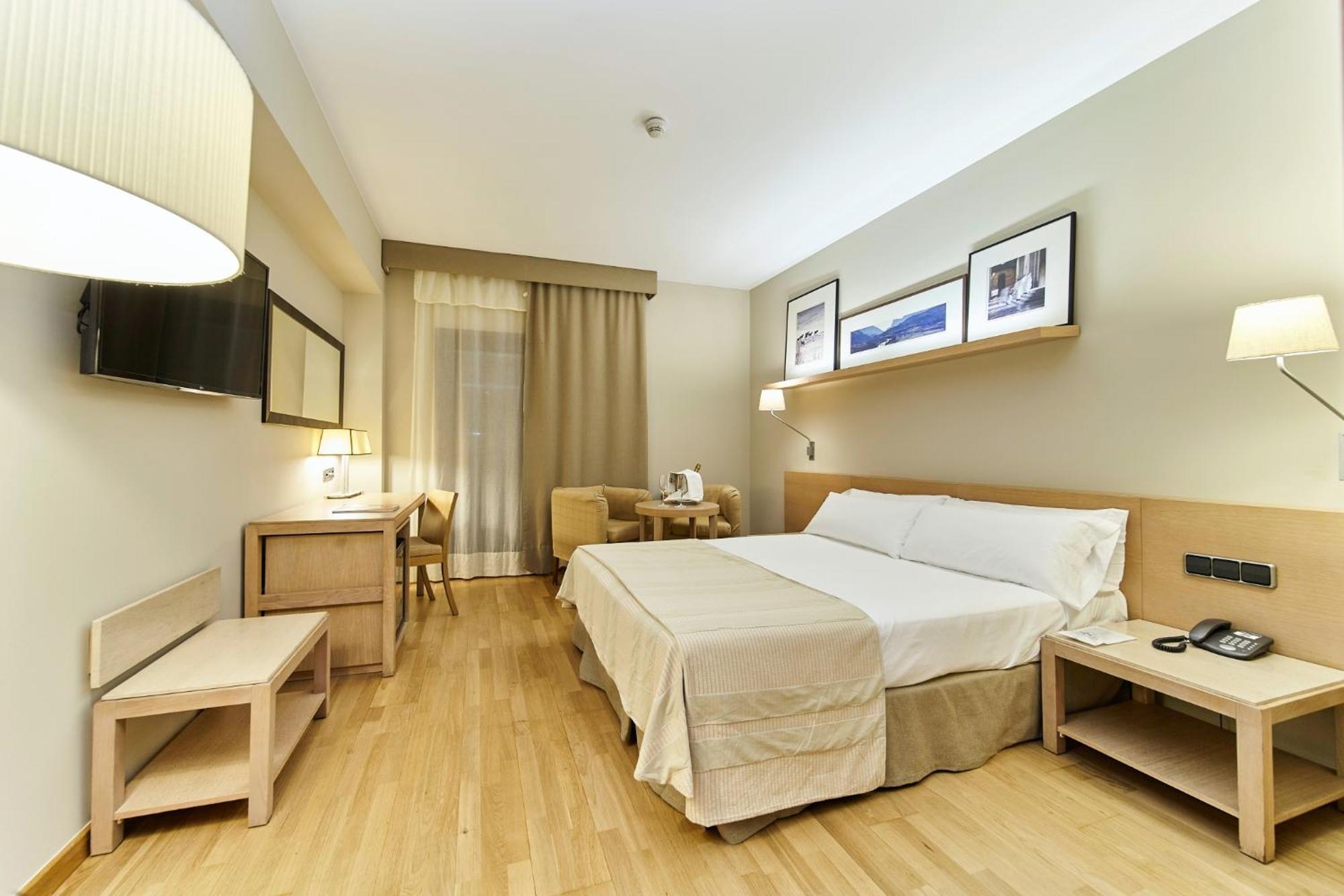 Parador De Σέου δ' Ουρζέλ Εξωτερικό φωτογραφία