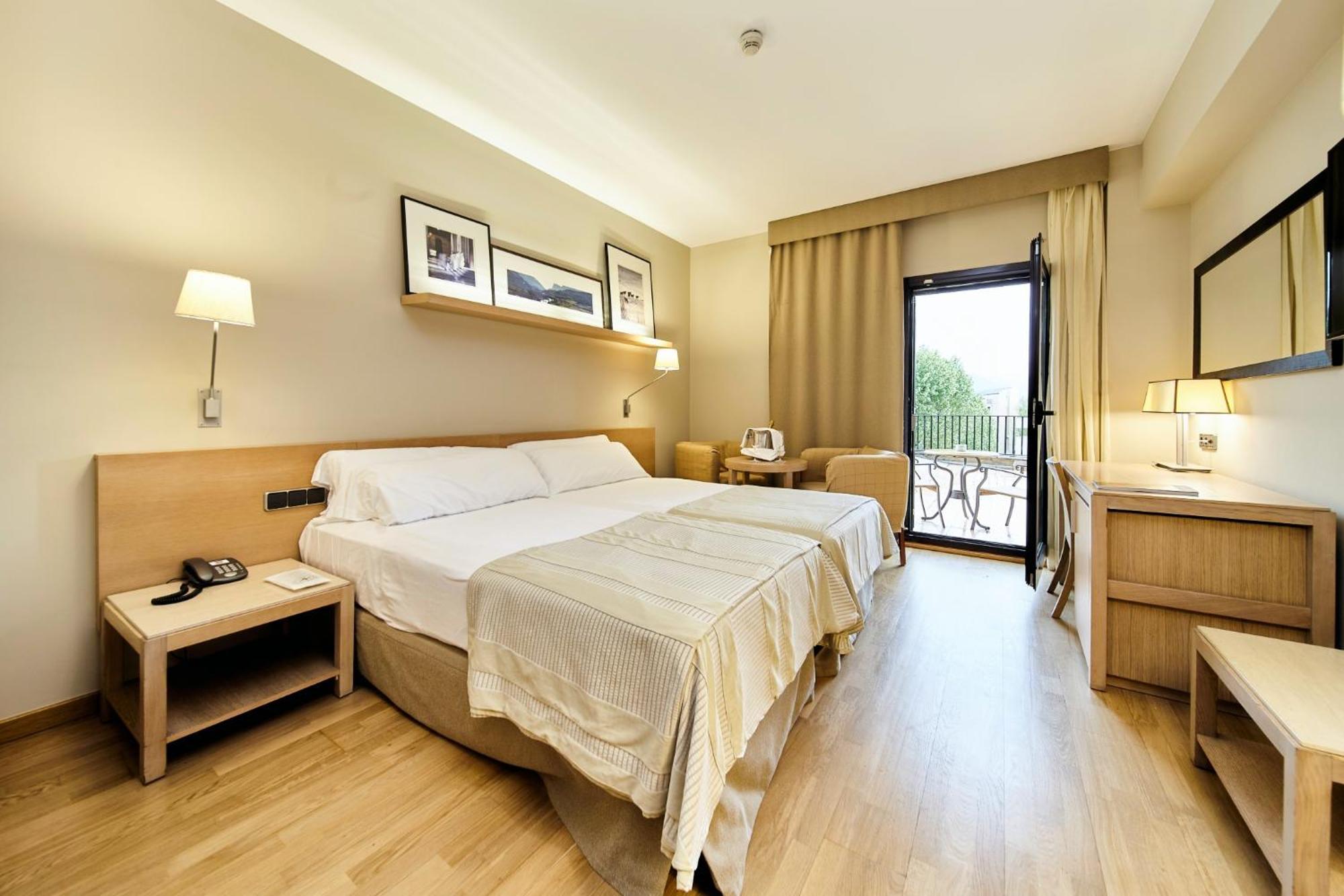 Parador De Σέου δ' Ουρζέλ Εξωτερικό φωτογραφία